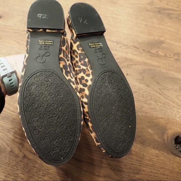 Adrianna Papell sz 7 leopard print mule flats w/ buckle of beads - Picture 11 of 13